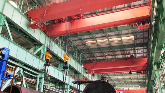 25Ton διπλός δοκών γεφυρών έλεγχος καμπινών γερανών υπερυψωμένος με τον ηλεκτρικό ανελκυστήρα